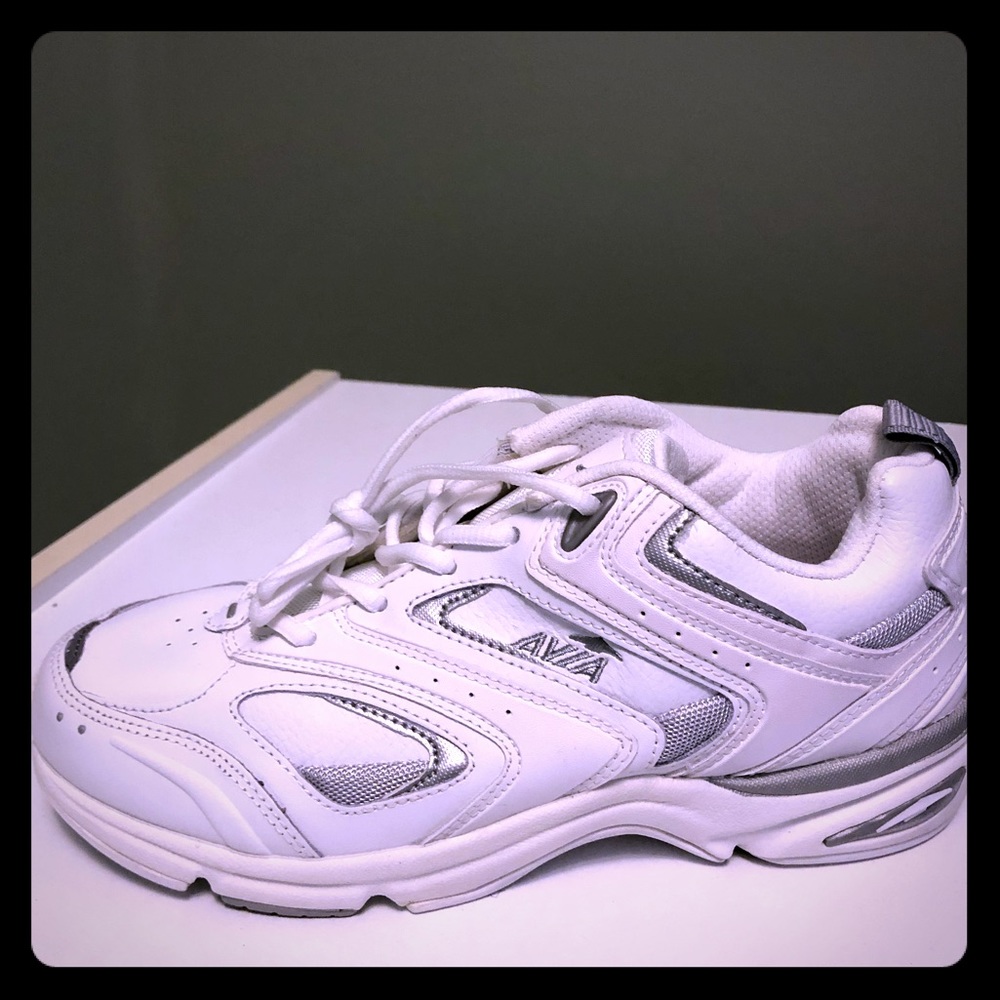 NWT Women’s AVIA 330 White Archrocker Shoes Size 7
